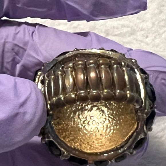 VINTAGE Black Glass Stone Large Dome Shape Gold Tone Stretch Band Statement Ring - Picture 8 of 9